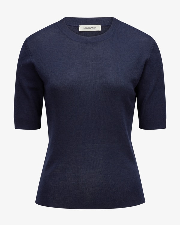 Knitted shirt made from virgin wool