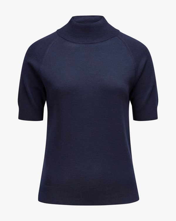 Knitted shirt made from virgin wool