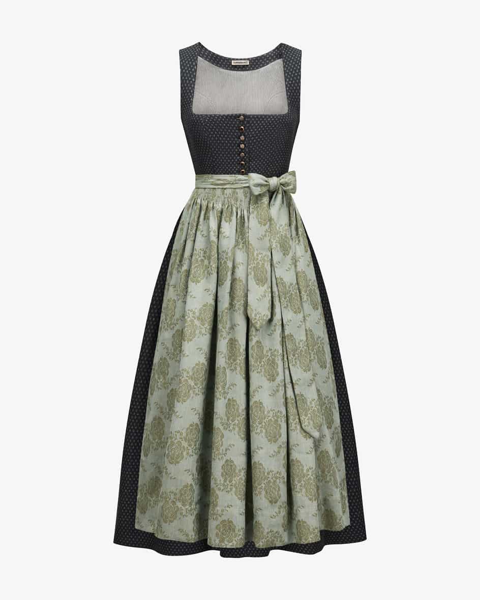 Monika Dirndl lang mit Schürze