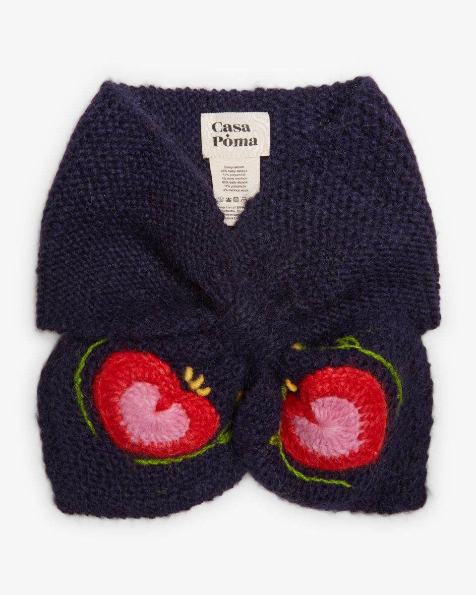 Image 1 for 'Collar Heart' knitted scarf made from an alpaca-wool blend One size fits all