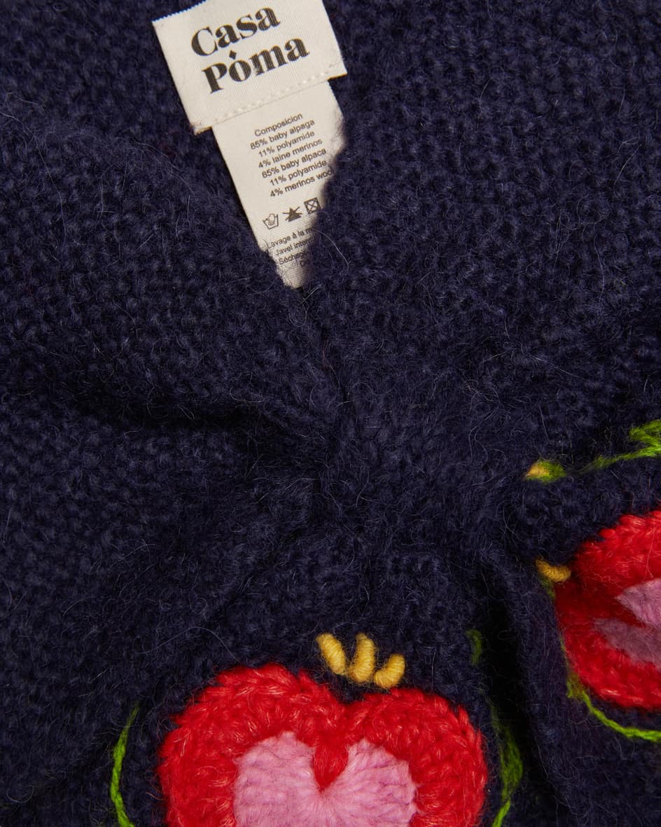 Image 2 for 'Collar Heart' knitted scarf made from an alpaca-wool blend One size fits all