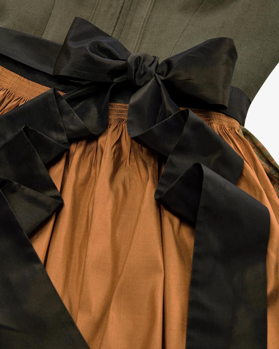 Bild 4 für Lyana Midi-Leinendirndl mit Bessy Seidenschürze  42