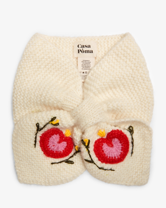 'Collar Heart' knitted scarf made from an alpaca-wool blend