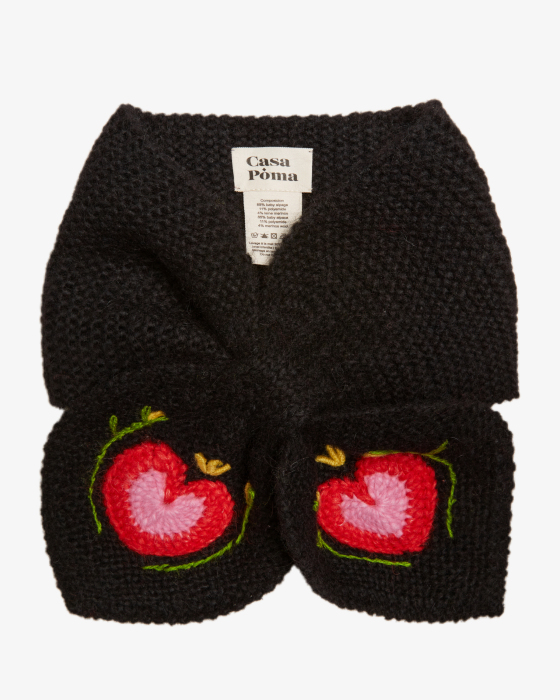'Collar Heart' knitted scarf made from an alpaca-wool blend