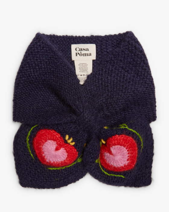 'Collar Heart' knitted scarf made from an alpaca-wool blend