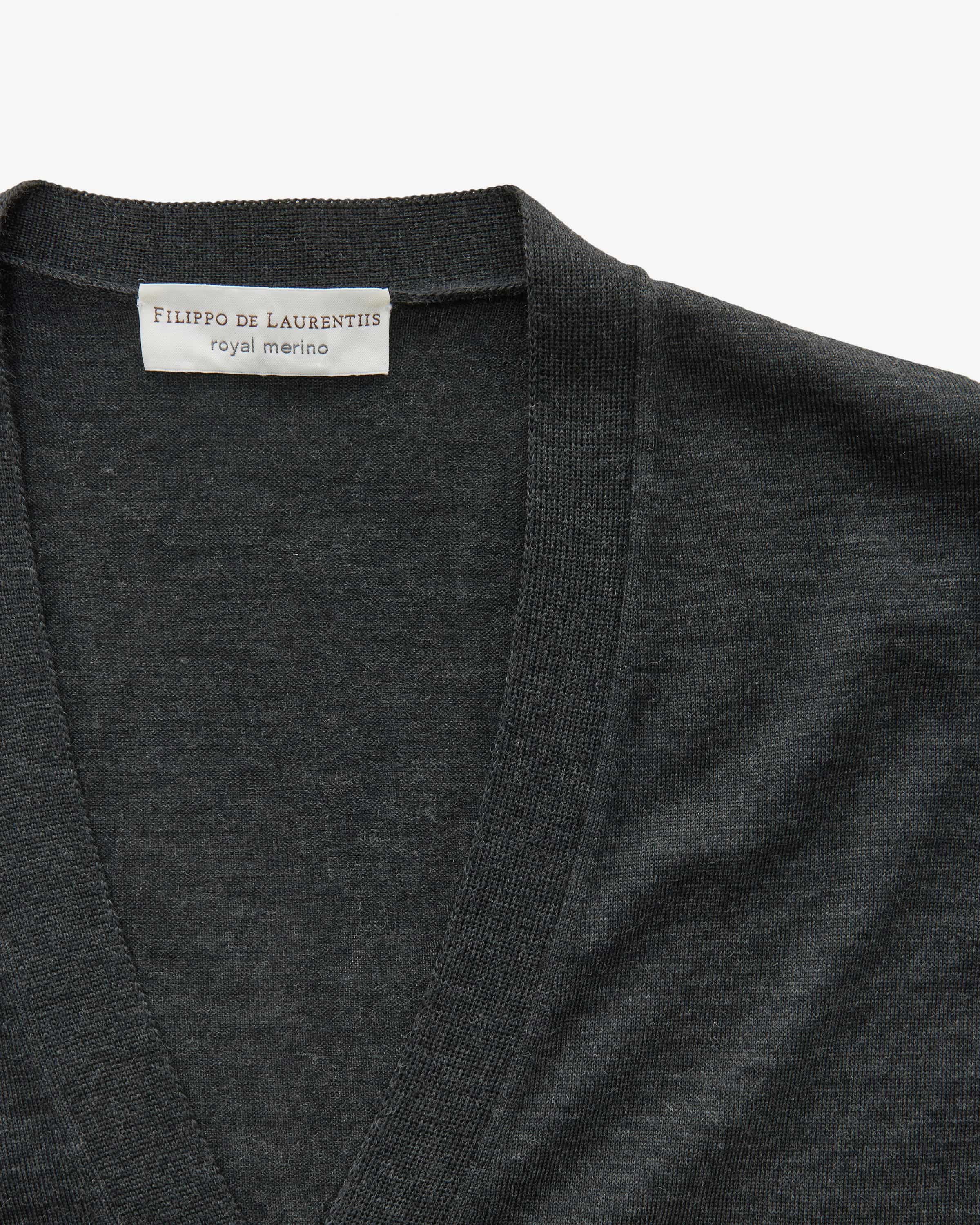 〈flattail〉 FILIPPO DE LAURENTIIS Discover Filippo De Laurentiis – JURGEN