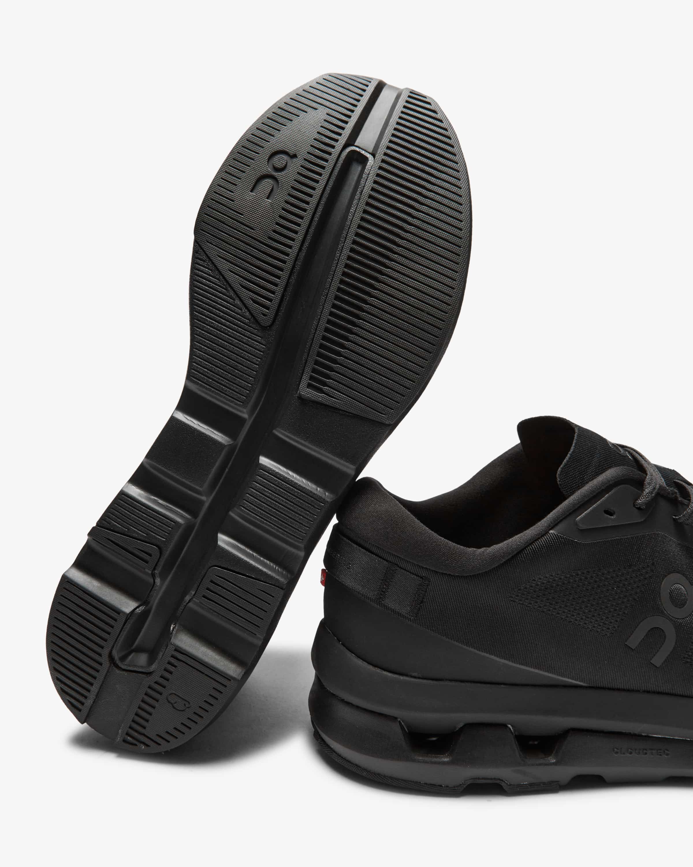 On Cloudzoneブラック 27cm メンズ Cloudzone Moon | ブラック | On 日本